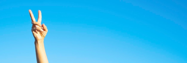 Photo low angle view of roof against clear blue sky