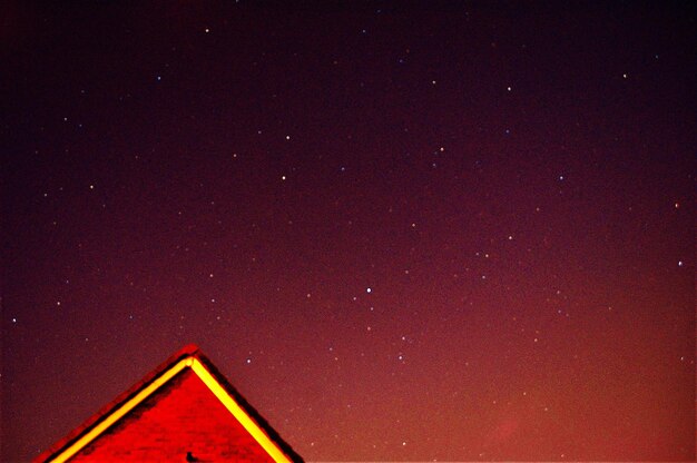 Photo low angle view of roof against sky at night