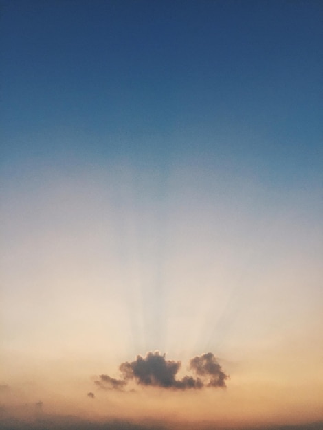 Foto vista a basso angolo del cielo panoramico