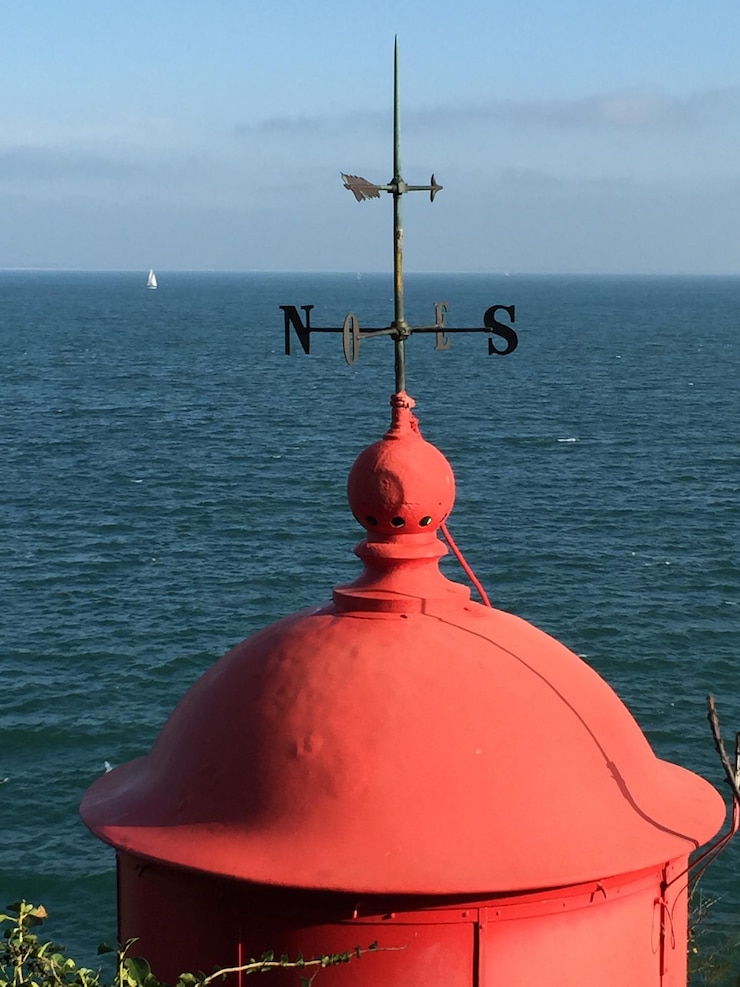 फोटो low angle view of ship on sea against sky