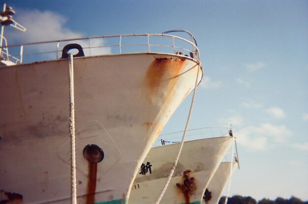 Foto vista a basso angolo della nave