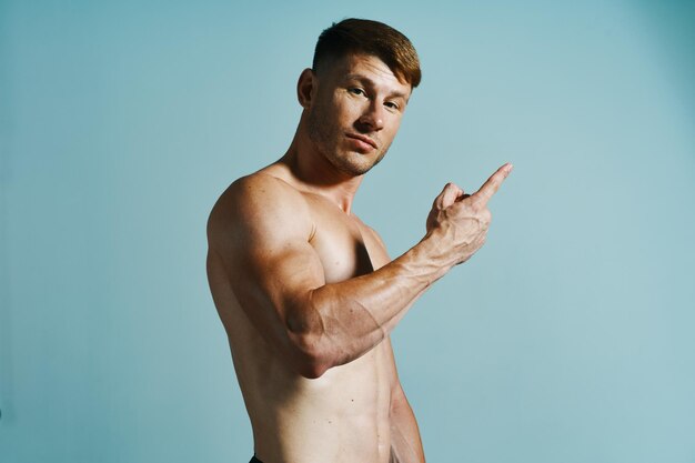 Photo low angle view of shirtless senior man against blue background