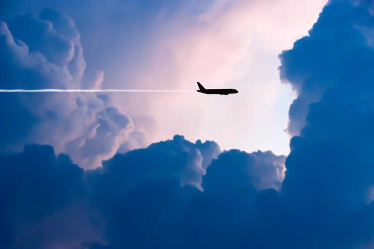 Photo low angle view of silhouette birds flying against sky
