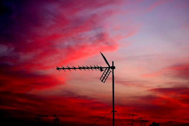 Photo low angle view of silhouette windmill against orange sky