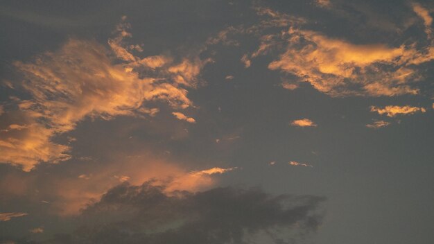 Photo low angle view of sky at sunset