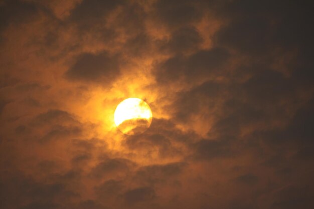 Photo low angle view of sky at sunset