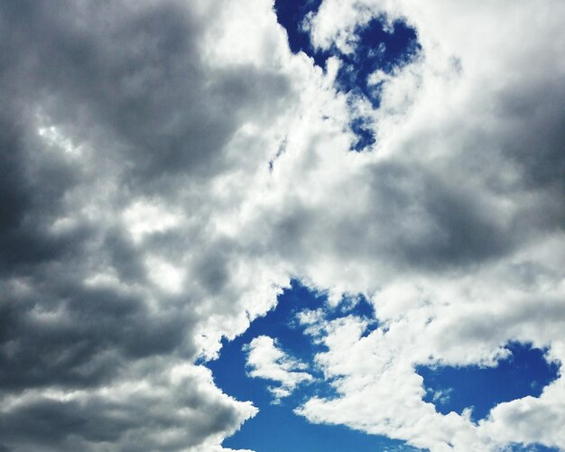 Foto vista del cielo ad angolo basso