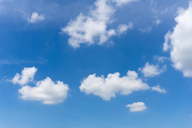 Foto vista del cielo ad angolo basso