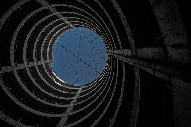 Photo low angle view of skylight against sky