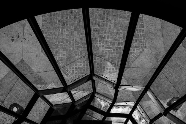 Photo low angle view of skylight in building