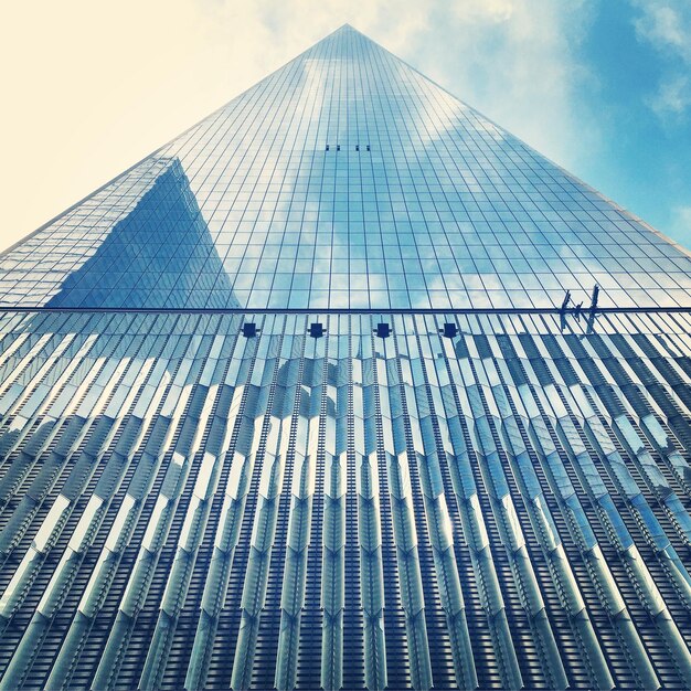 Photo low angle view of skyscraper