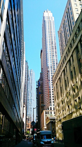 Foto vista a bassa angolazione dei grattacieli di manhattan