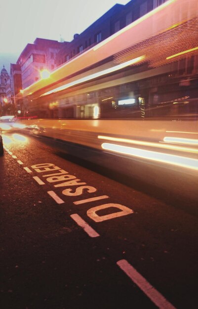 Photo low angle view of speeding blurred train