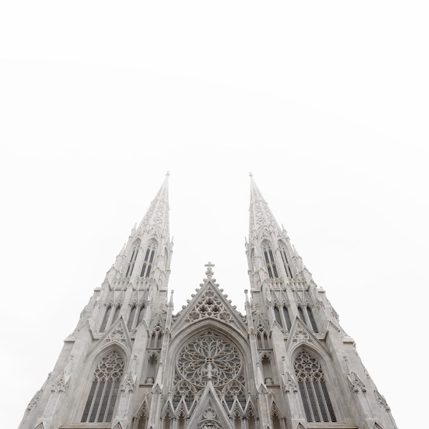 Foto vista a bassa angolazione della cattedrale di san patrizio