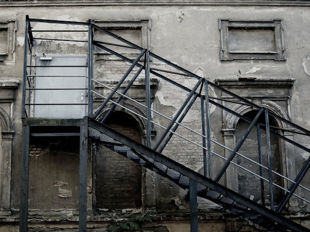 Photo low angle view of staircase