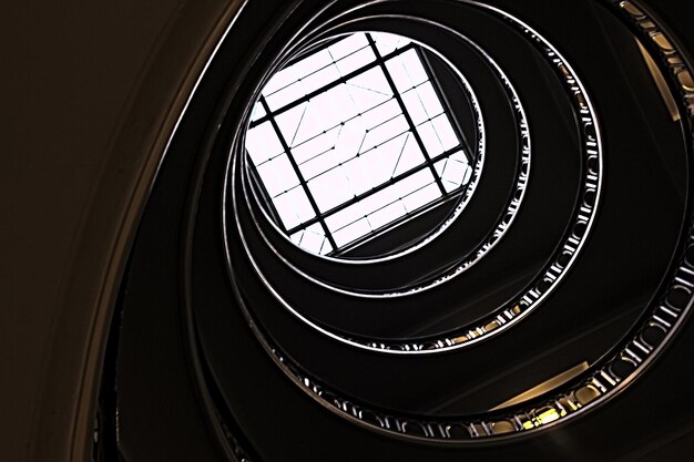 Photo low angle view of staircase