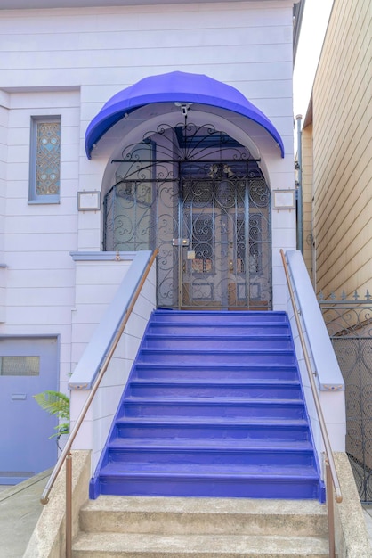 Круглое крыльцо для частного дома
