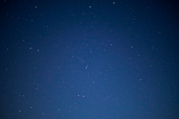 Photo low angle view of stars in sky at night