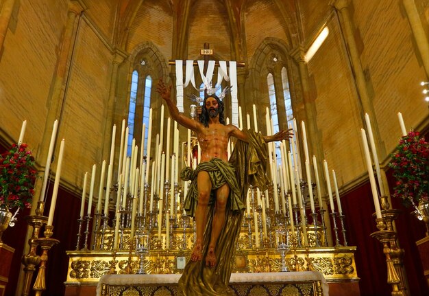 Photo low angle view of statue against lit candles in church