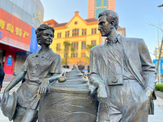 Foto vista a basso angolo della statua