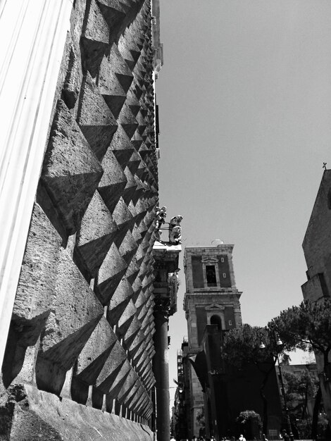 Photo low angle view of steps against clear sky