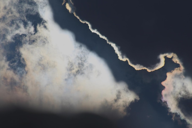 Photo low angle view of storm clouds in sky
