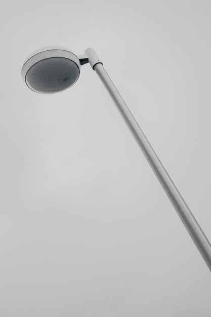 Photo low angle view of street light against white background