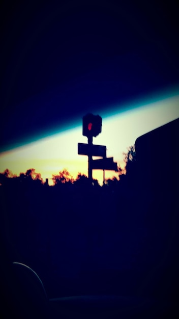 Photo low angle view of street light at night