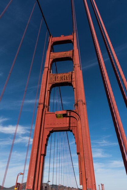 Photo low angle view of suspension bridge against sky