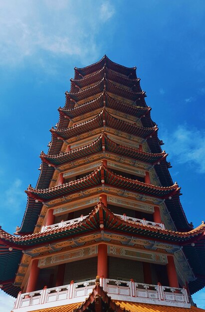 Photo low angle view of temple against sky