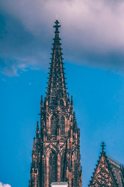 Photo low angle view of temple building against sky