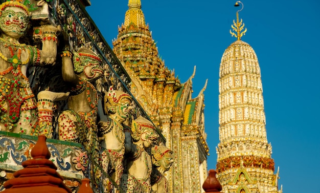 Photo low angle view of temple