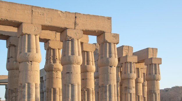 Foto vista a basso angolo del tempio