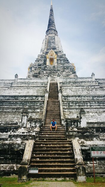 Photo low angle view of a temple