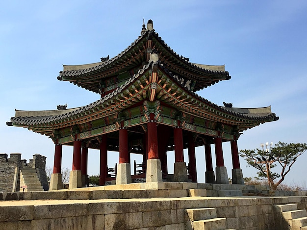 사원 의 낮은 각도 시각