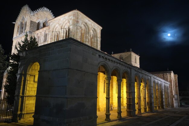 Foto vista a basso angolo di un tempio