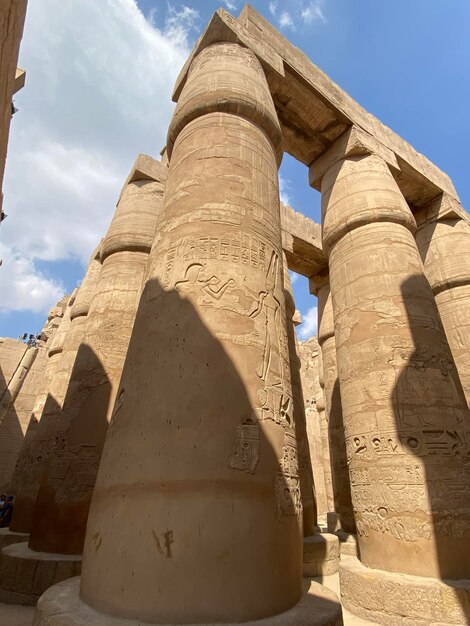 Foto vista a basso angolo di un tempio