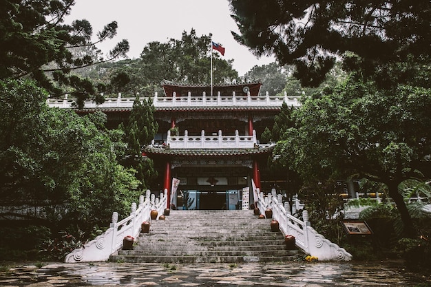 Foto vista a basso angolo del tempio