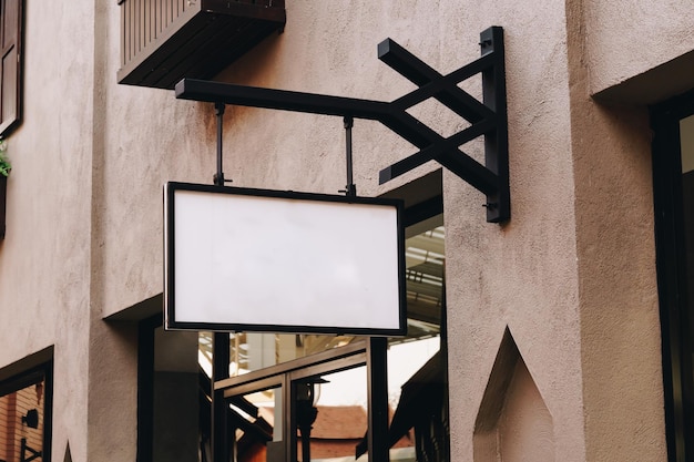 Photo low angle view of text on wall against building