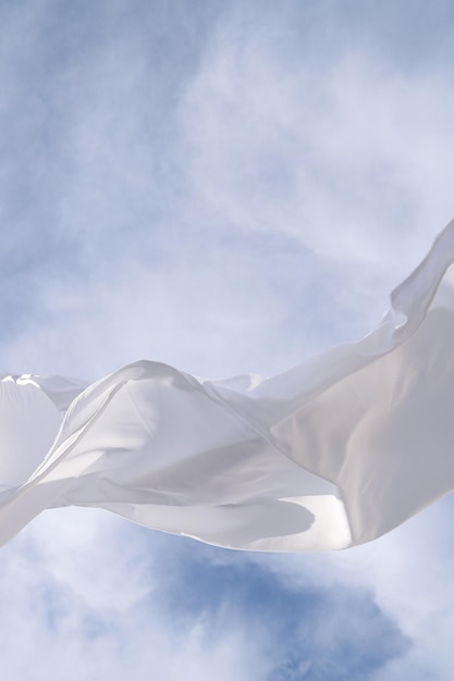 Photo low angle view of textile against sky