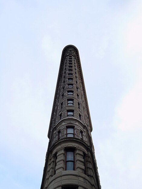 Photo low angle view of tower against the sky