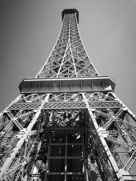 Foto vista a basso angolo della torre