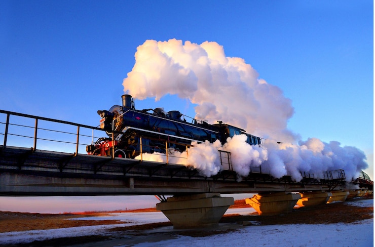 फोटो low angle view of train emitting smoke against sky