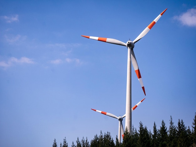 Photo low angle view of windmill against sky