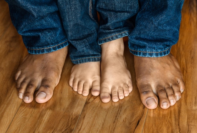 Photo low section of father with children