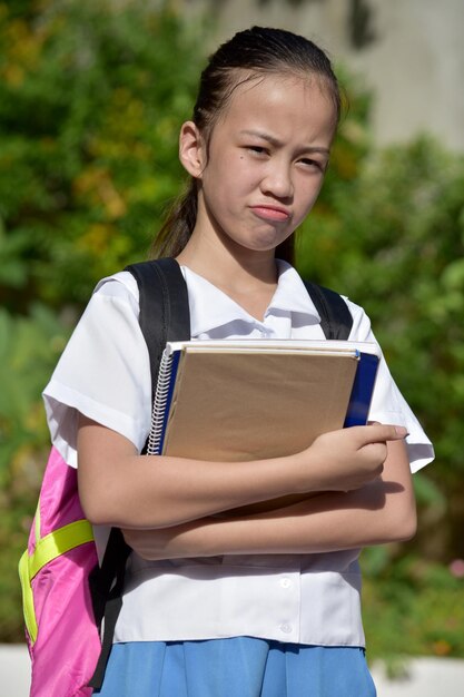 Photo low section of girl holding book