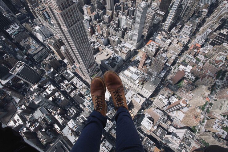 Photo low section of man over cityscape