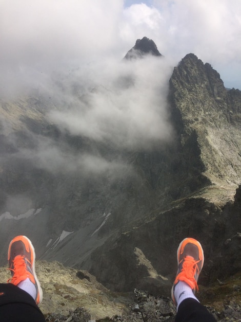 Photo low section of man on mountain