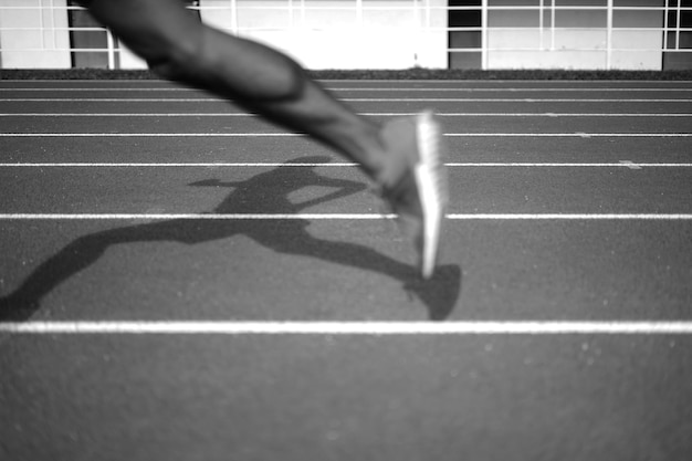 Photo low section of man running on track