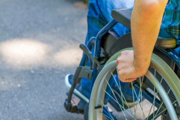 Photo low section of man sitting on wheelchair at park